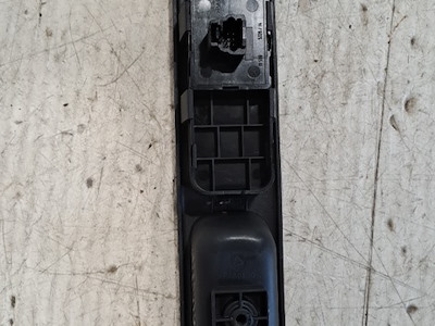 INTERRUTTORE ALZACRISTALLI PORTA ANT.