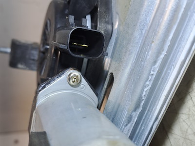 ALZACRISTALLO ELETTR. PORTA POST. CON MOTORINO SX