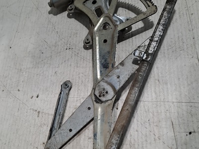 ALZACRISTALLO PORTA ANT. DX